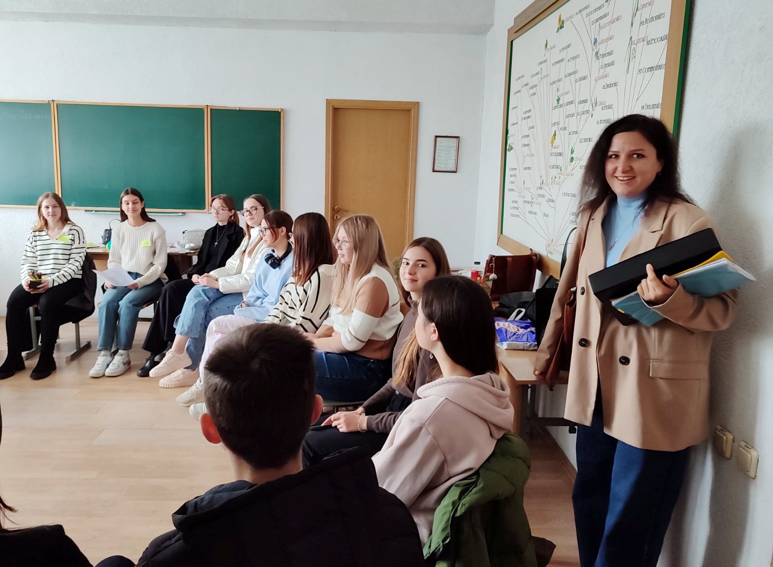 АУП-15 з куратором групи в очікуванні нового колективного досвіду